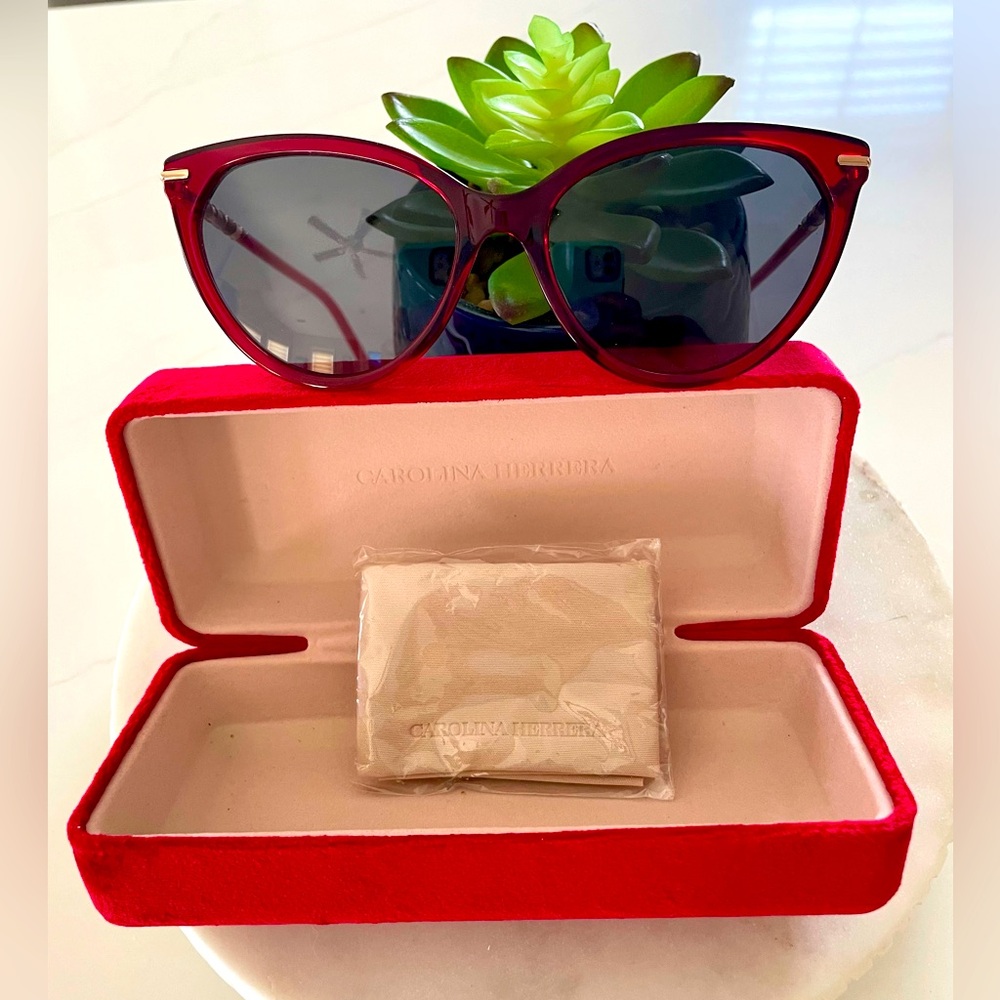Carolina Herrera HER-0093 Sunglasses in Red